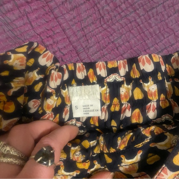 Miniskirt w/Reading Squirrels Print! - Picture 5 of 8